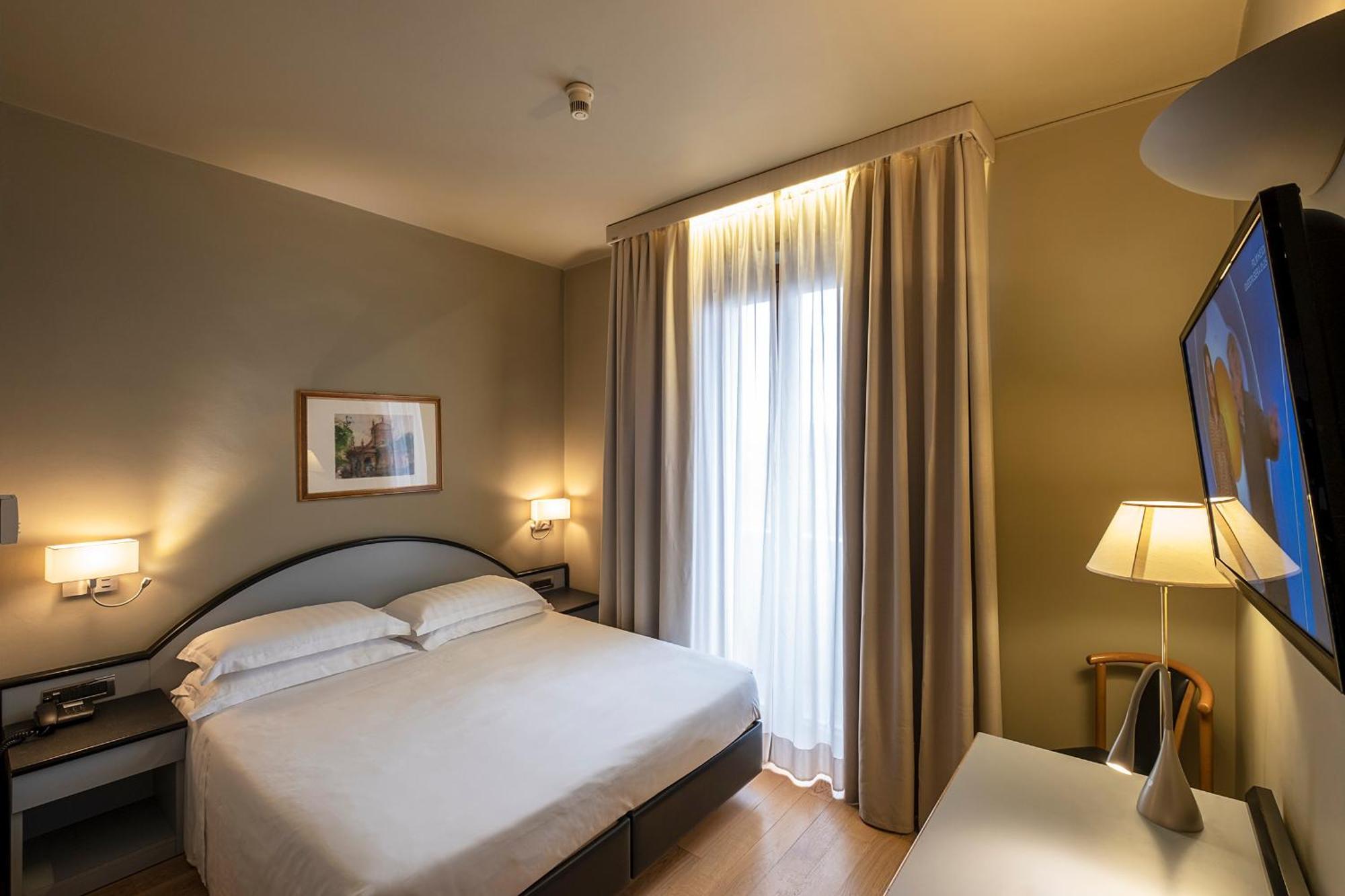 Hotel Touring Ferrara Bagian luar foto